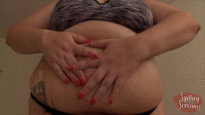 www.sydneyscreams4u.com - 2423. Sydney's Fat BBW Belly Up Close thumbnail